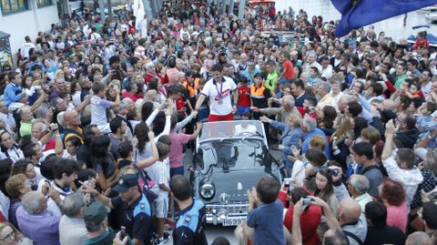Recibimiento en Cangas de David Cal a su regreso de Londres.