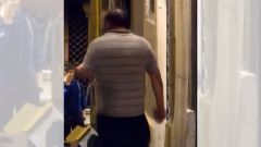 La imagen del presunto asesino de espaldas momentos despu�s del crimen