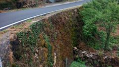 El muro donde se produjo la ca&iacute;da se encuentra junto a la carretera de Folgoso a Seoane a su paso por la localidad de Ferrer&iacute;a Vella