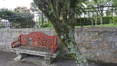 Imagen de archivo de un banco en el parque de Ravella en Vilagarc�a