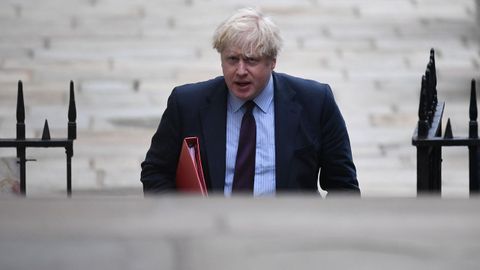 El ministro de Asuntos Exteriores brit�nico, Boris Johnson, a su llegada a Downing Street para participar en una reuni�n del gabinete de May