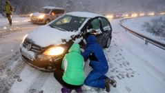 La nieve colapsa los accesos a O Cebreiro