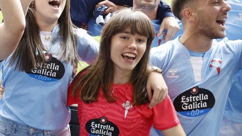 Naiara Mart�nez, celebando en Bala�dos el ascenso de As Celtas la temporada pasada.