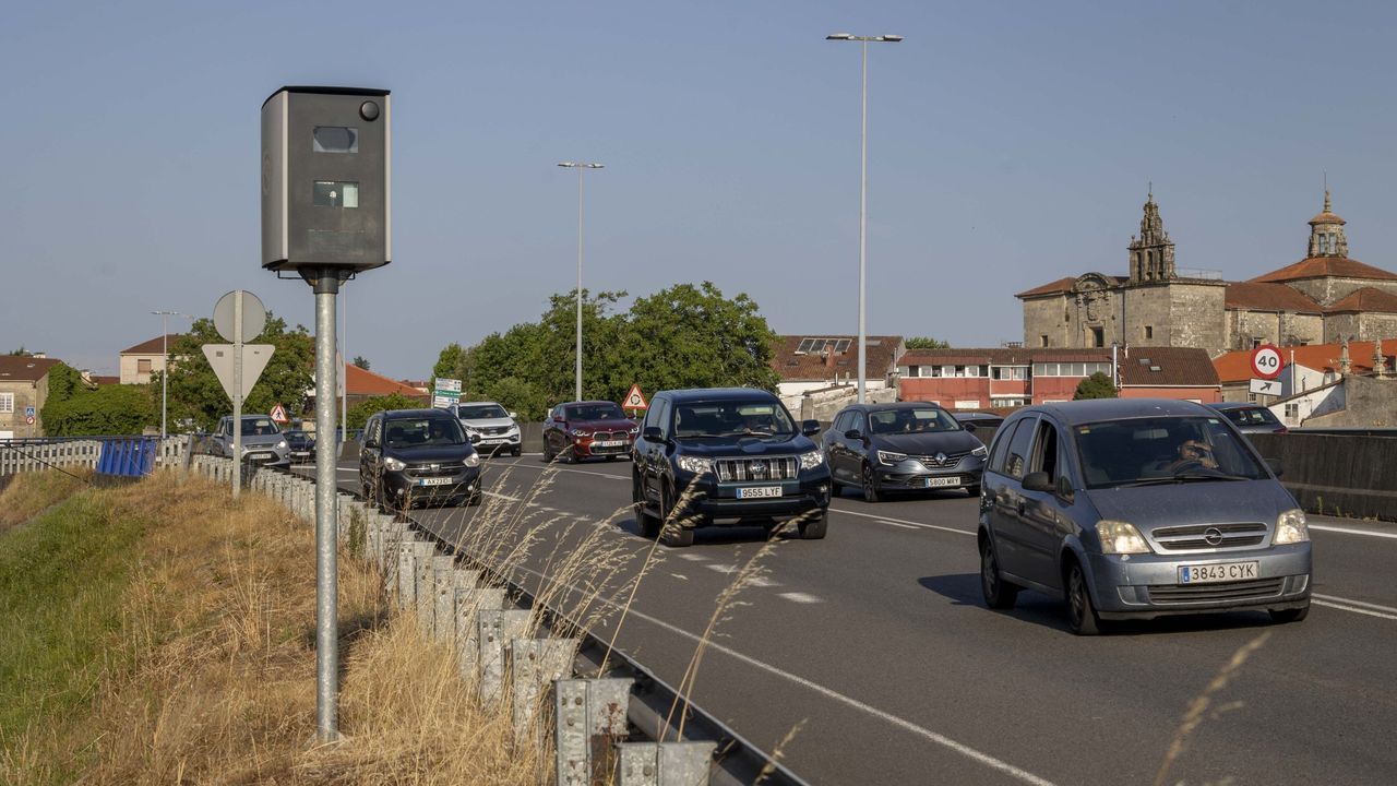 El radar móvil de Santiago hace su agosto y caza a 70 infractores en cuatro puntos de la ciudad