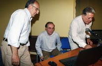 Vidal Roman�  (centro) y Julio �lvarez (derecha) en la inauguraci�n de las jornadas. 