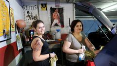 LAVADO DE COCHES  MERCURY CAR  EN EL PARKING PINTOR COLMEIRO