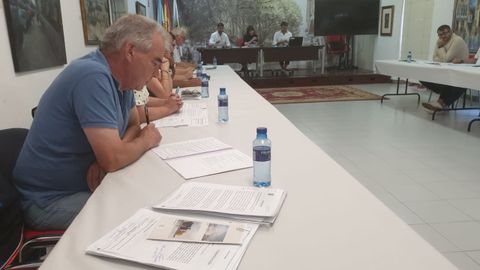 En primer término, el concejal del BNG, Tino Alvite