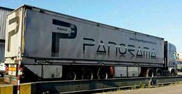 El cami�n escenario de la orquesta Panorama, ayer en la b�scula de Mar�n donde se detect� el sobrepeso.