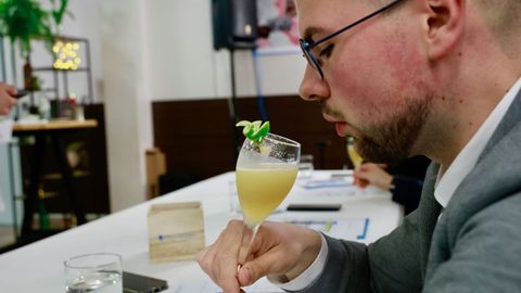 Uno de los miembros del jurado de cocteler�a