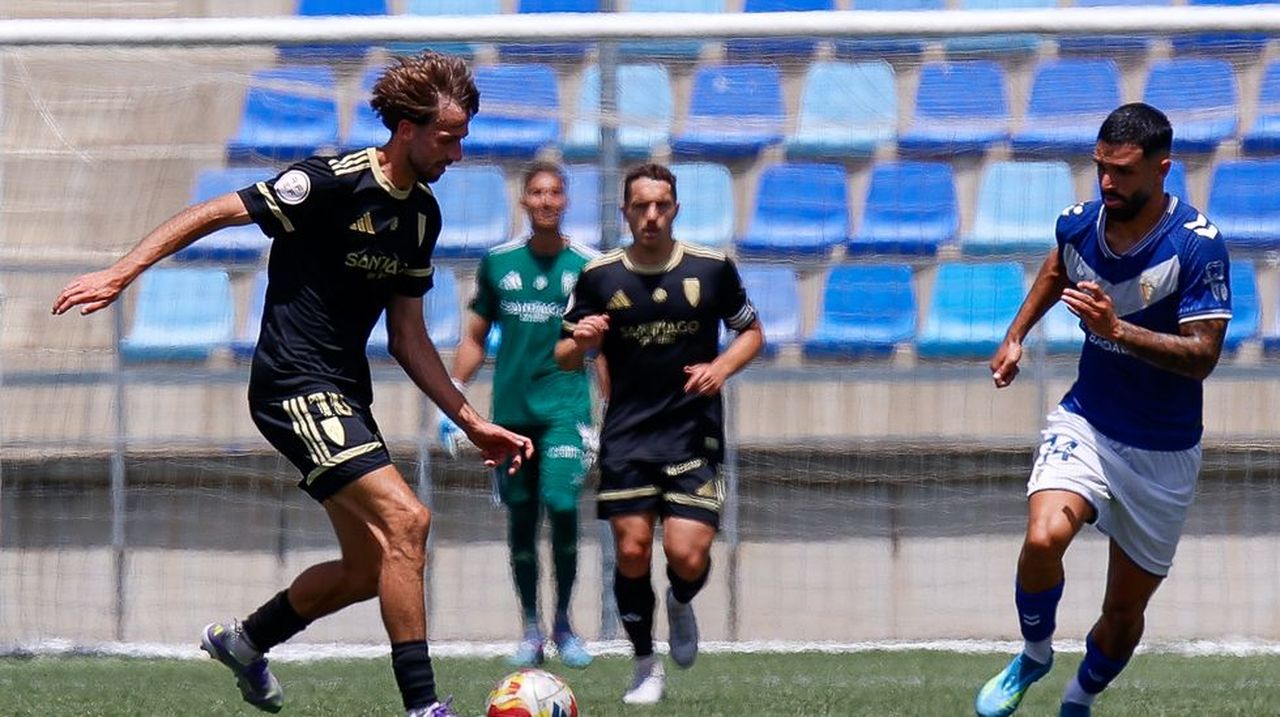 El Compos salió vivo de Badalona (2-0)