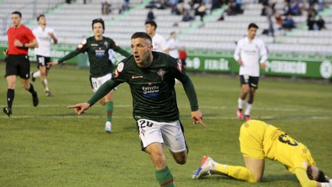 Pep Caball celebrando el tanto que cerr la goleada al Fuenlabrada el pasado fin de semana en A Malata.