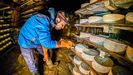 Cueva de la queser�a de Cabrales de Pepe Bada, que elabora el famoso y muy apreciado Teyedu