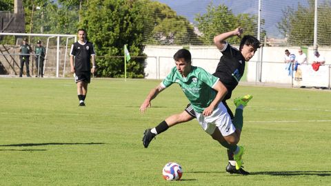 Lance en el partido de playoff entre el Galicia de Mugardos y el Club do Mar de Cai�n. 
