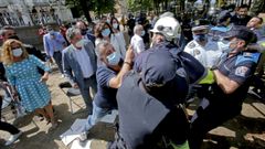 Trabajadores de Ence intentan reventar el preg�n de las fiestas de Pontevedra