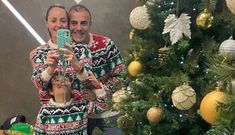 Marta y Jaume con su hijo, en una imagen de las pasadas Navidades.