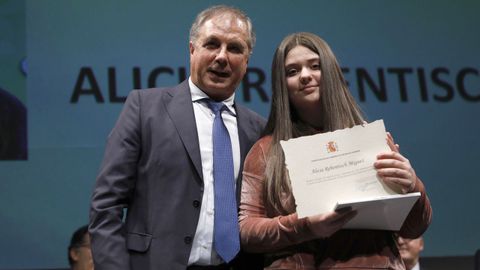 Hasta un total de cuarenta alumnos de distintos centros de la provincia resultaron premiados en el concurso de la Constituci�n.