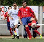 �scar M�ndez, a la derecha, en el partido del domingo.