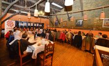 <span lang= es-es >La Solana, un men� de lujo a favor de C�ritas Ribadeo</span>. Todos los ingresos de la cena que organiz� el Restaurante La Solana el pasado s�bado ser�n para cooperar con C�ritas Ribadeo. El hostelero corre con los gastos, de men� y atenci�n. 