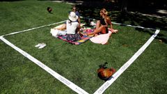 Arte, oraci�n y colas para ir a la playa