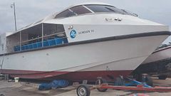 El barco de la Diputaci�n de Toledo est� en el dique seco en Ribadeo desde hace m�s de nueve a�os.