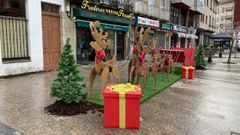 Un aspecto de la decoraci�n navide�a que se est� instalando en las calles chantadinas