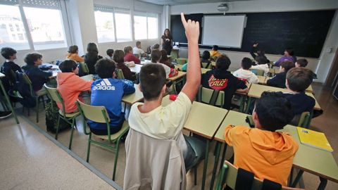 Un grupo de alumnos en el IES S&aacute;nchez Cant&oacute;n de Pontevedra, en una imagen de archivo. 