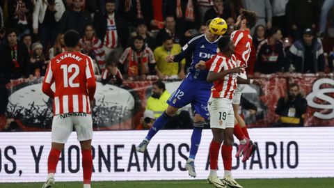 Derbi asturiano entre el Real Sporting de Gijon y el Real Oviedo en El Molin�n