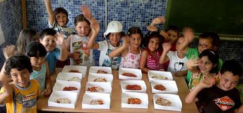 Los ni�os de Dodro disfrutan de actividades variadas, pero su favorita es el taller de cocina.