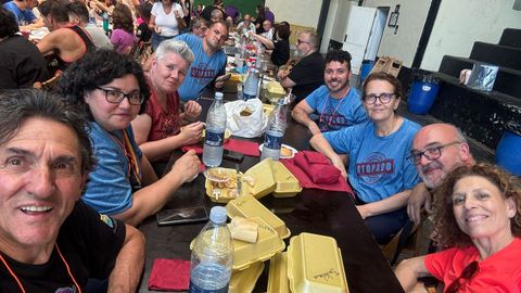 El grupo de Os atopados, jugadores de Geocaching de Ourense, en una actividad comn