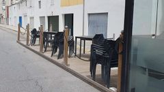 Terraza del local que sufri� da�os en Burela