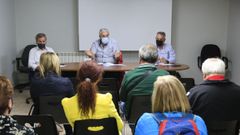 Los vecinos se reunieron este martes para decidir si encontrarse o no con Arroxo