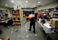 El agua que inund� el centro cultural de Sig�eiro alcanz� varios cent�metros de altura. 