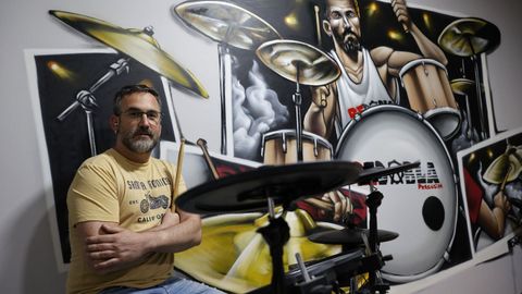 Miguel es un músico de Pontevedra al que le llegó la reclamación de la ayuda
