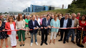 El alcalde Abel Caballero y la presidenta de la Diputaci&oacute;n Carmela Silva en la inauguraci&oacute;n del parking gratuito en el hospital &Aacute;lvaro Cunqueiro