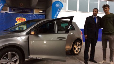 Lucas Torr� recibe su coche