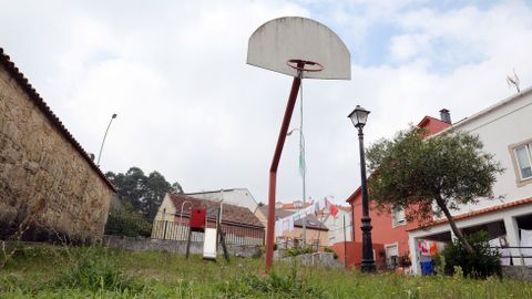 En De�n Peque�o (Ribeira) esta canasta doblada desanima al m�s entusiasta