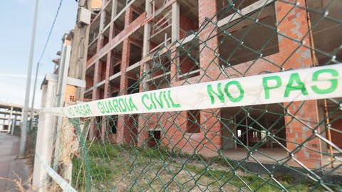 Edificio a medio construir en Lieiro, Cervo, donde apareci� el cad�ver flotando en una balsa que se form� con las lluvias