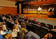 Adem�s de un auditorio con casi trescientas butacas, en el antiguo mercado se habilit� una sala de exposiciones.