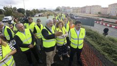 La subdelegada del Gobierno, Mar�a Rivas, en el centro, durante la visita realizada a la obra el pasado mes de octubre.