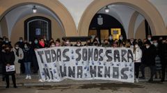 Vecinos de Cortes, la localidad navarra de la que era originaria Sara Pina, la mujer asesinada en Tudela, se concentraron para expresar su rechazo y condena a cualquier forma de violencia contra las mujeres.