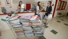 Las asociaciones de padres de la comarca pusieron en marcha bancos de libros. 