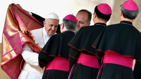 Dos a�os son pocos para cambiar una instituci�n de dos siglos de vida, pero se han visto peque�os gestos muy significativos.