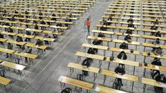 Candidatos realizando un examen de oposici�n