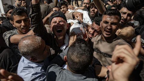 Un funeral por una de las víctimas de este miércoles en Gaza.