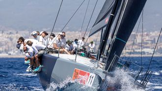 El Rey Felipe VI a bordo del Hispania en los entrenamientos oficiales celebrados en Palma