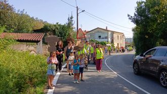 Los vecinos de Celas, en Culleredo, se movilizan para reclamar la construcci&oacute;n de aceras