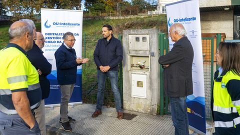 Luis Menor supervis� en A Peroxa la instalaci�n de contenedores inteligentes de agua.