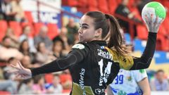 La primera l�nea Rosane Serrano, internacional j�nior, en un partido con el Guard�s.