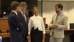 Yolanda Díaz y Carles Puigdemont en el Parlamento Europeo