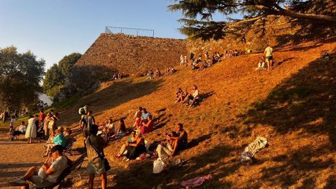 El monte de O Castro, pelado por el ahorro de agua, fue una de las atalayas preferidas en la ciudad